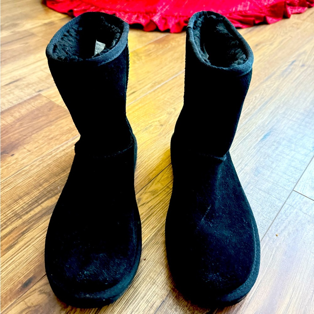 Koolaburra by Ugg boots youth 5 great condition